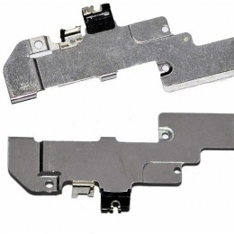 Металлическая накладка шлейфов модуля iPhone 4